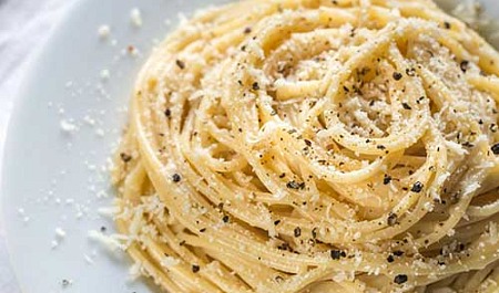 Ricetta Spaghetti cacio e pepe ricetta spaghetti cacio e pepe